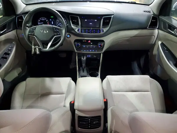 KM8J3CA24HU402617 2017 HYUNDAI TUCSON - Image 8
