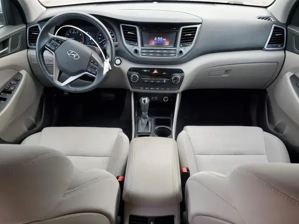 KM8J3CA24HU430840 2017 HYUNDAI TUCSON - Image 8