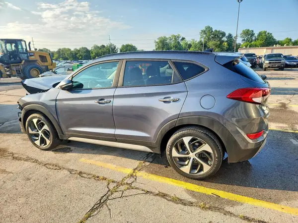 KM8J3CA24HU431745 2017 HYUNDAI TUCSON - Image 2