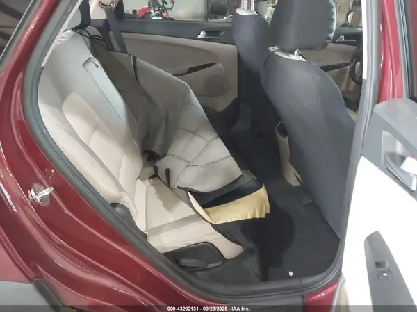 KM8J3CA24HU460291 2017 HYUNDAI TUCSON - Image 8