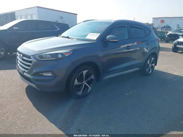 KM8J3CA24HU461442 2017 HYUNDAI TUCSON - Image 2