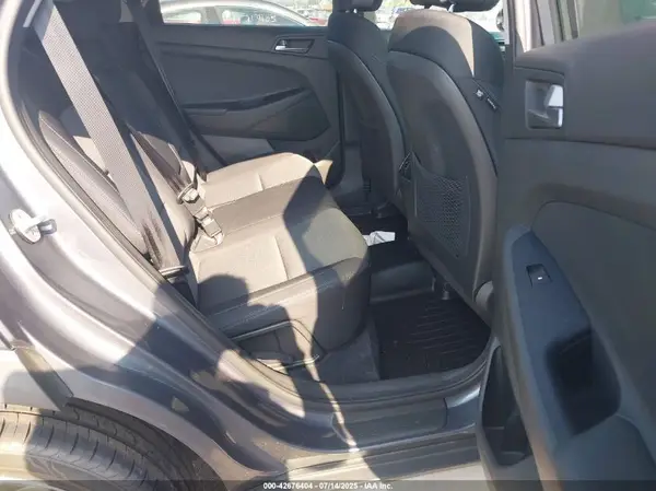 KM8J3CA24HU461442 2017 HYUNDAI TUCSON - Image 8