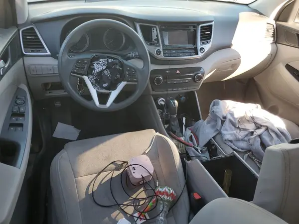 KM8J3CA24HU491220 2017 HYUNDAI TUCSON - Image 8