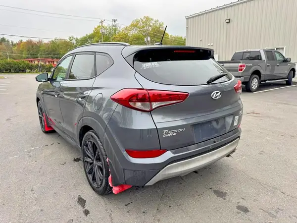 KM8J3CA24HU501292 2017 HYUNDAI TUCSON - Image 2