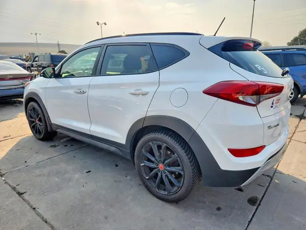 KM8J3CA24HU553943 2017 HYUNDAI TUCSON - Image 2