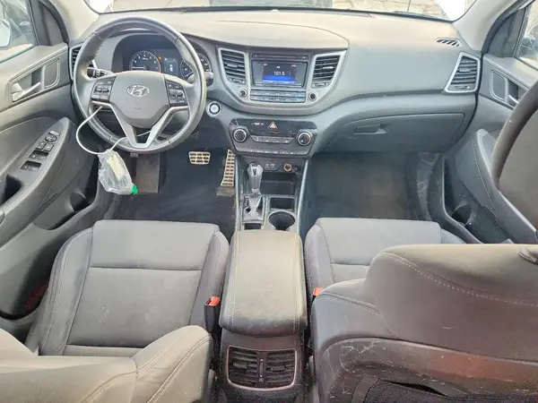 KM8J3CA24HU553943 2017 HYUNDAI TUCSON - Image 8