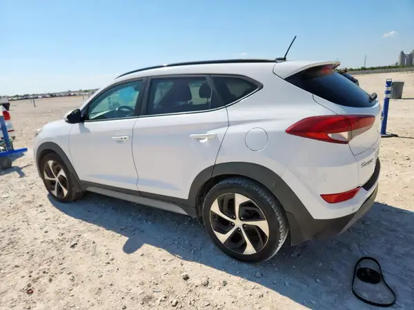 KM8J3CA24HU580561 2017 HYUNDAI TUCSON - Image 2