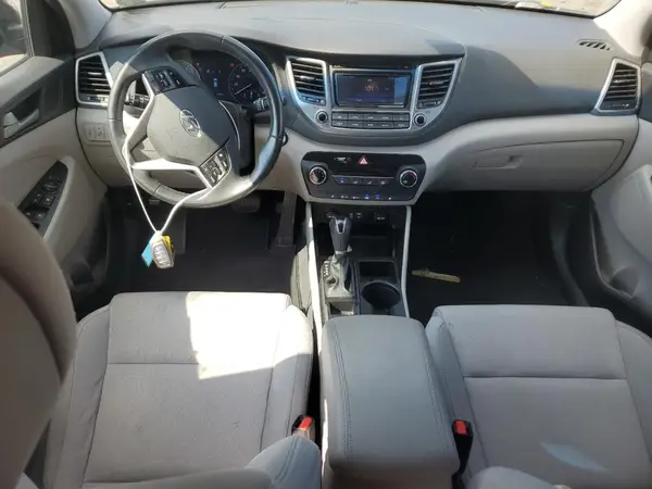 KM8J3CA24HU582729 2017 HYUNDAI TUCSON - Image 8