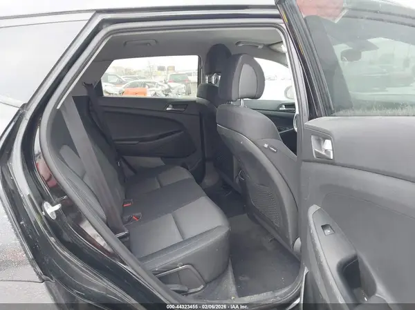 KM8J3CA24HU587042 2017 HYUNDAI TUCSON - Image 8