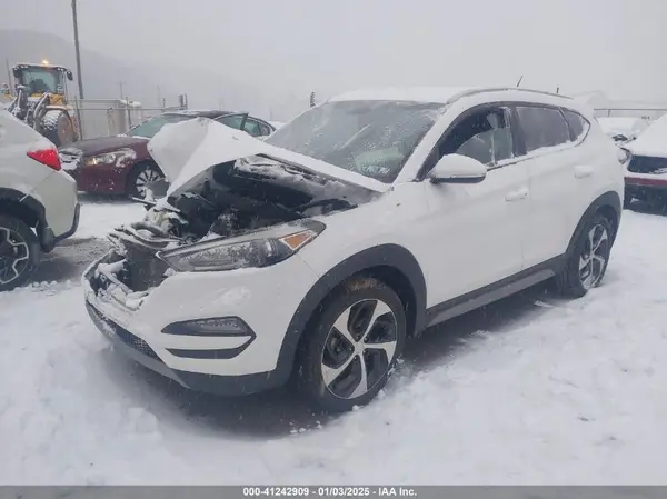 KM8J3CA24HU592452 2017 HYUNDAI TUCSON - Image 2