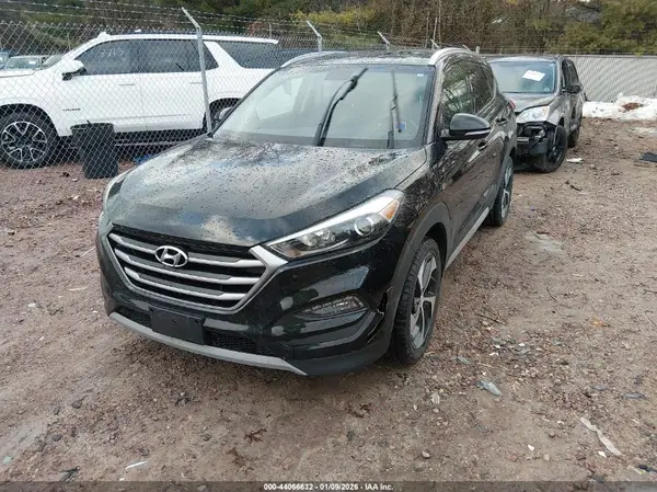 KM8J3CA24HU595979 2017 HYUNDAI TUCSON - Image 2