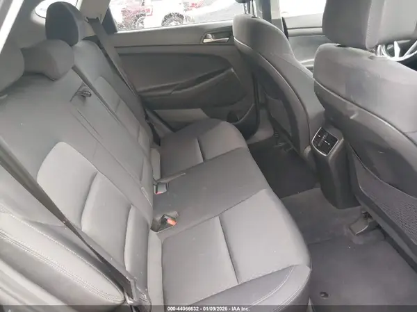 KM8J3CA24HU595979 2017 HYUNDAI TUCSON - Image 8