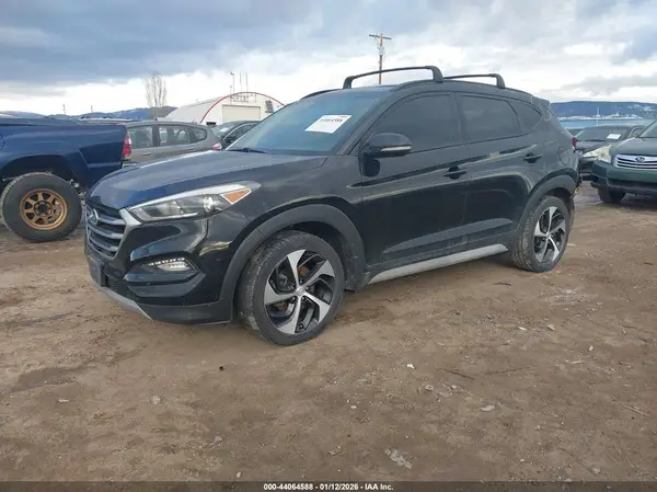 KM8J3CA24JU627027 2018 HYUNDAI TUCSON - Image 2
