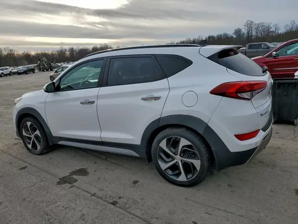 KM8J3CA24JU627075 2018 HYUNDAI TUCSON - Image 2