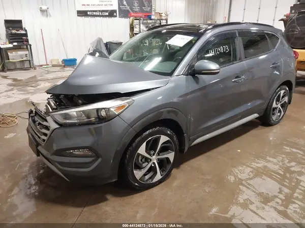 KM8J3CA24JU633300 2018 HYUNDAI TUCSON - Image 2