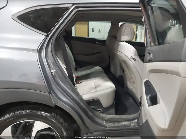 KM8J3CA24JU633300 2018 HYUNDAI TUCSON - Image 8