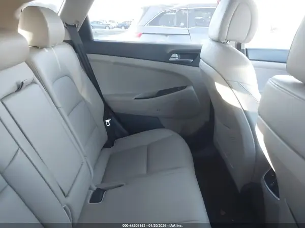 KM8J3CA24JU645012 2018 HYUNDAI TUCSON - Image 8