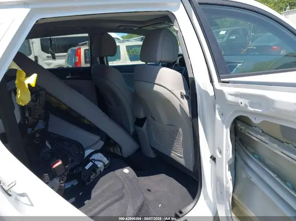 KM8J3CA24JU674123 2018 HYUNDAI TUCSON - Image 8