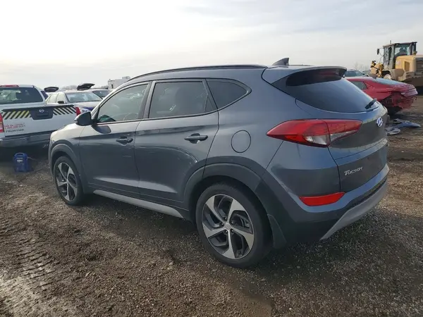 KM8J3CA24JU675370 2018 HYUNDAI TUCSON - Image 2