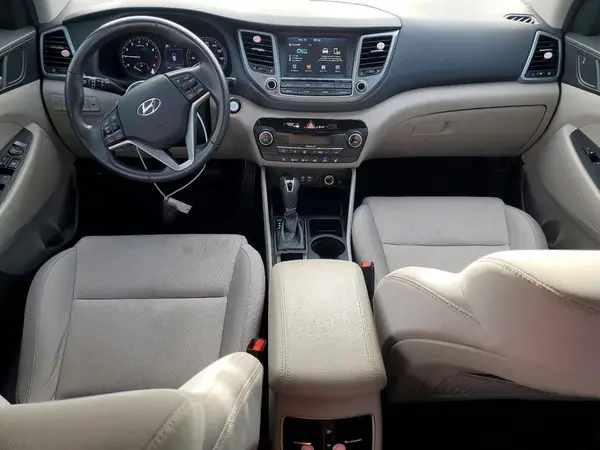 KM8J3CA24JU675370 2018 HYUNDAI TUCSON - Image 8