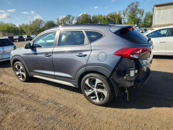 KM8J3CA24JU677863 2018 HYUNDAI TUCSON - Image 2
