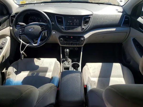 KM8J3CA24JU687311 2018 HYUNDAI TUCSON - Image 8
