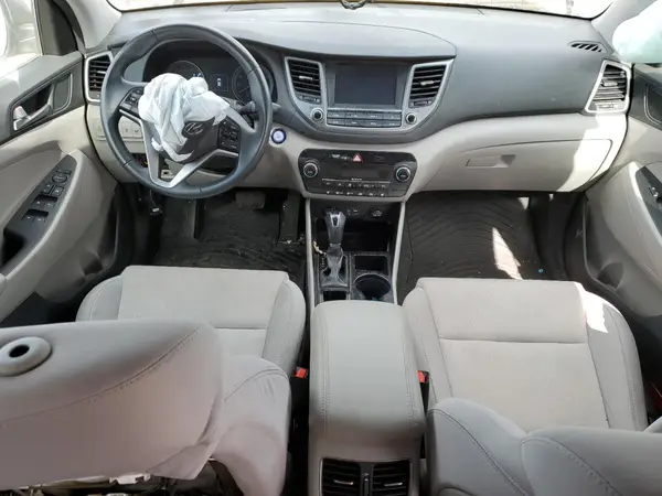 KM8J3CA24JU688040 2018 HYUNDAI TUCSON - Image 8