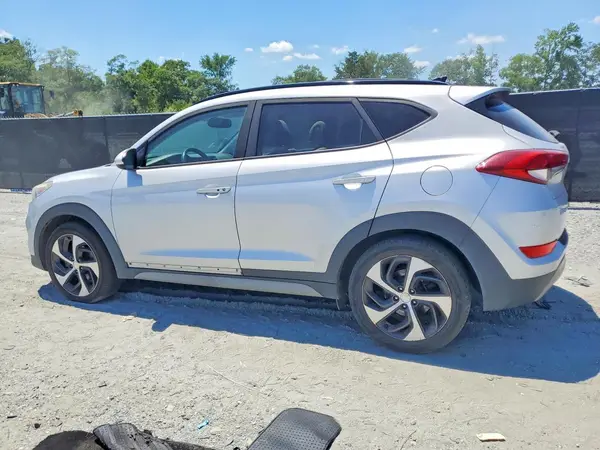 KM8J3CA24JU688765 2018 HYUNDAI TUCSON - Image 2