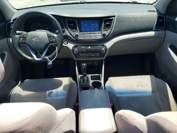 KM8J3CA24JU688765 2018 HYUNDAI TUCSON - Image 8