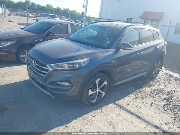 KM8J3CA24JU727614 2018 HYUNDAI TUCSON - Image 2