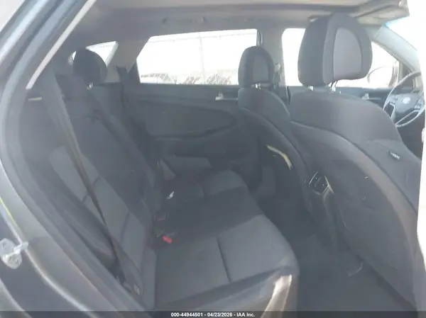 KM8J3CA24JU727614 2018 HYUNDAI TUCSON - Image 8