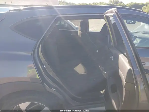 KM8J3CA24JU754750 2018 HYUNDAI TUCSON - Image 8