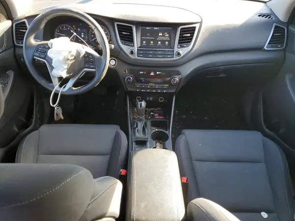 KM8J3CA24JU777817 2018 HYUNDAI TUCSON - Image 8