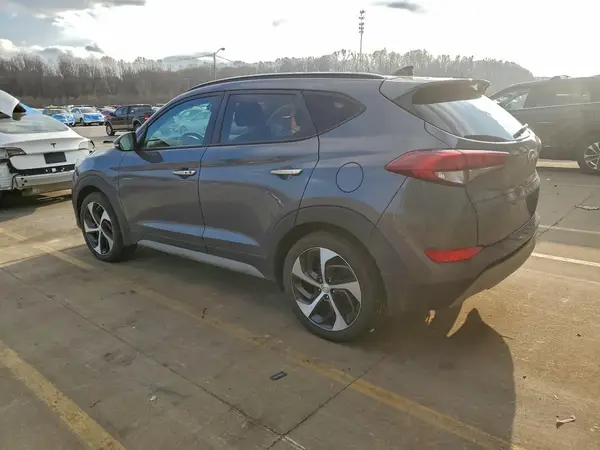KM8J3CA24JU784119 2018 HYUNDAI TUCSON - Image 2