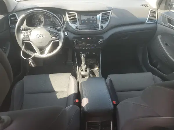KM8J3CA24JU795329 2018 HYUNDAI TUCSON - Image 8