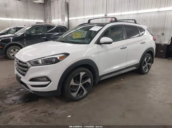 KM8J3CA24JU828300 2018 HYUNDAI TUCSON - Image 2