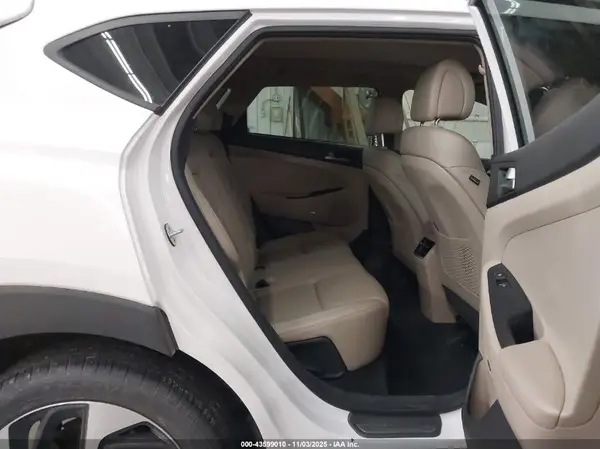 KM8J3CA24JU828300 2018 HYUNDAI TUCSON - Image 8