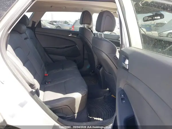 KM8J3CA24JU828880 2018 HYUNDAI TUCSON - Image 8