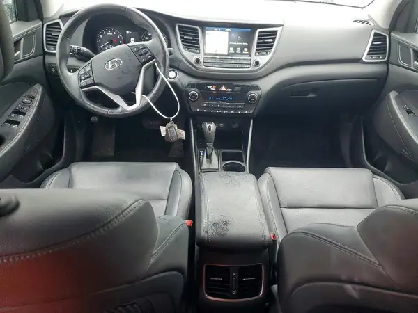 KM8J3CA24JU832606 2018 HYUNDAI TUCSON - Image 8