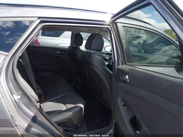 KM8J3CA25GU025780 2016 HYUNDAI TUCSON - Image 8