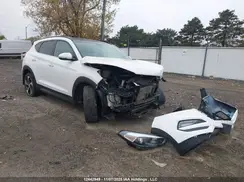 KM8J3CA25GU029411 2016 HYUNDAI TUCSON