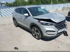 KM8J3CA25GU033040 2016 HYUNDAI TUCSON