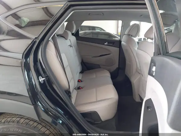 KM8J3CA25GU045804 2016 HYUNDAI TUCSON - Image 8