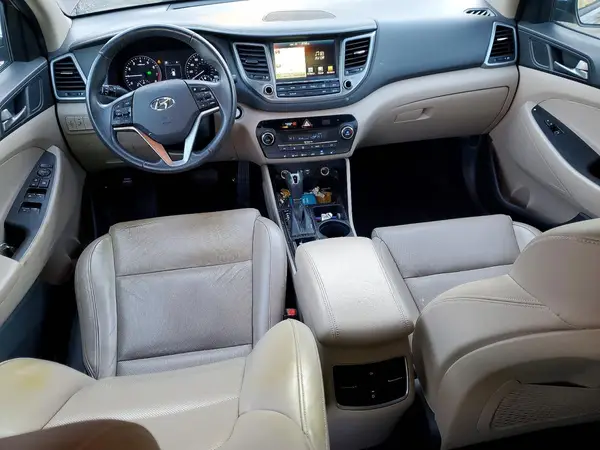 KM8J3CA25GU051330 2016 HYUNDAI TUCSON - Image 8