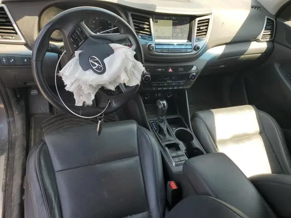 KM8J3CA25GU072176 2016 HYUNDAI TUCSON - Image 8