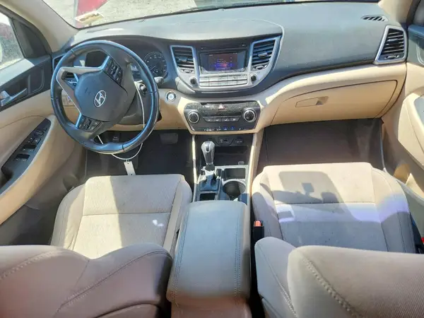 KM8J3CA25GU075210 2016 HYUNDAI TUCSON - Image 8