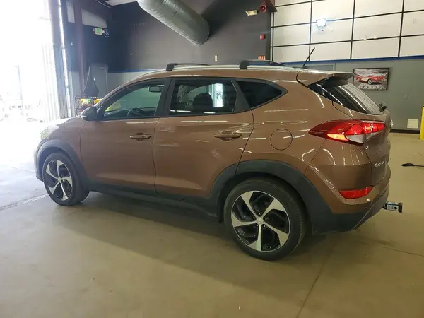 KM8J3CA25GU111008 2016 HYUNDAI TUCSON - Image 2
