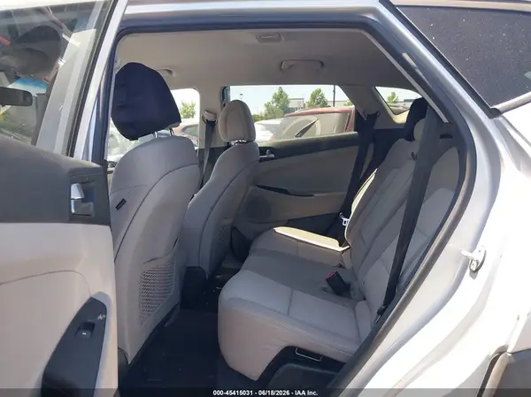 KM8J3CA25GU123675 2016 HYUNDAI TUCSON - Image 8
