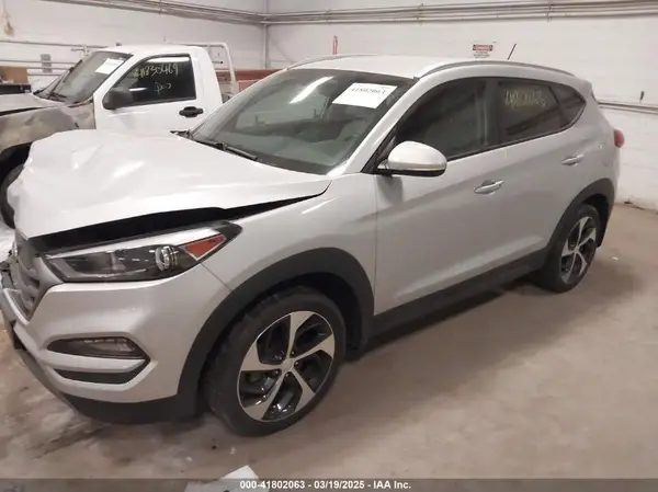 KM8J3CA25GU138743 2016 HYUNDAI TUCSON - Image 2