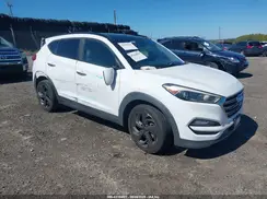 KM8J3CA25GU142839 2016 HYUNDAI TUCSON